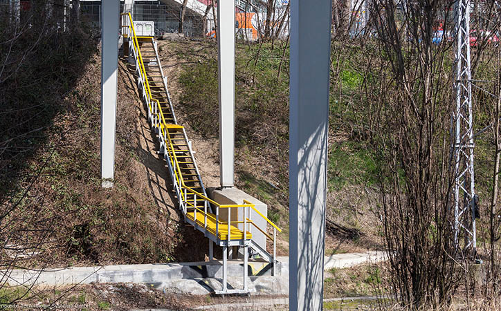 GFK-Hangtreppe mit rutschhemmender Beschichtung. 