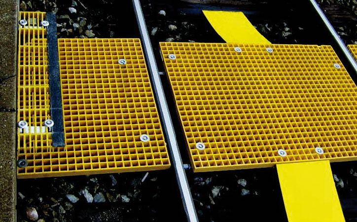GFK-Gitterroste im Einsatz. Leichte Montage, elektrisch isolierend und extrem stabil.