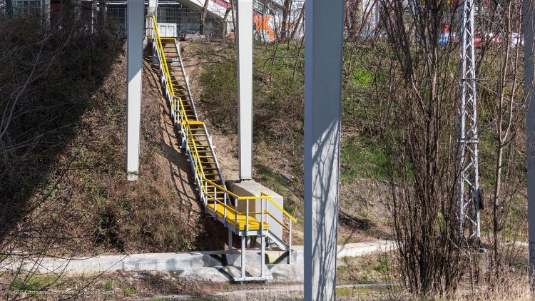 EBA zugelassene GFK Hangtreppen und Böschungstreppen am Bahndamm