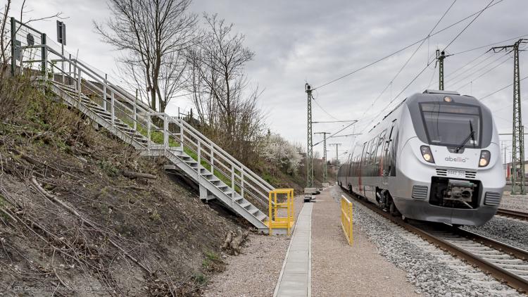 EBA zugelassene GFK Fluchttreppen am Bahndamm