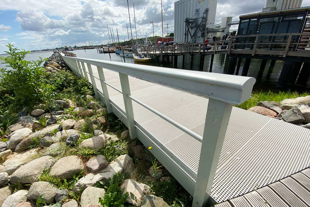 GRP walkway with GRP railing – an example from hydraulic engineering