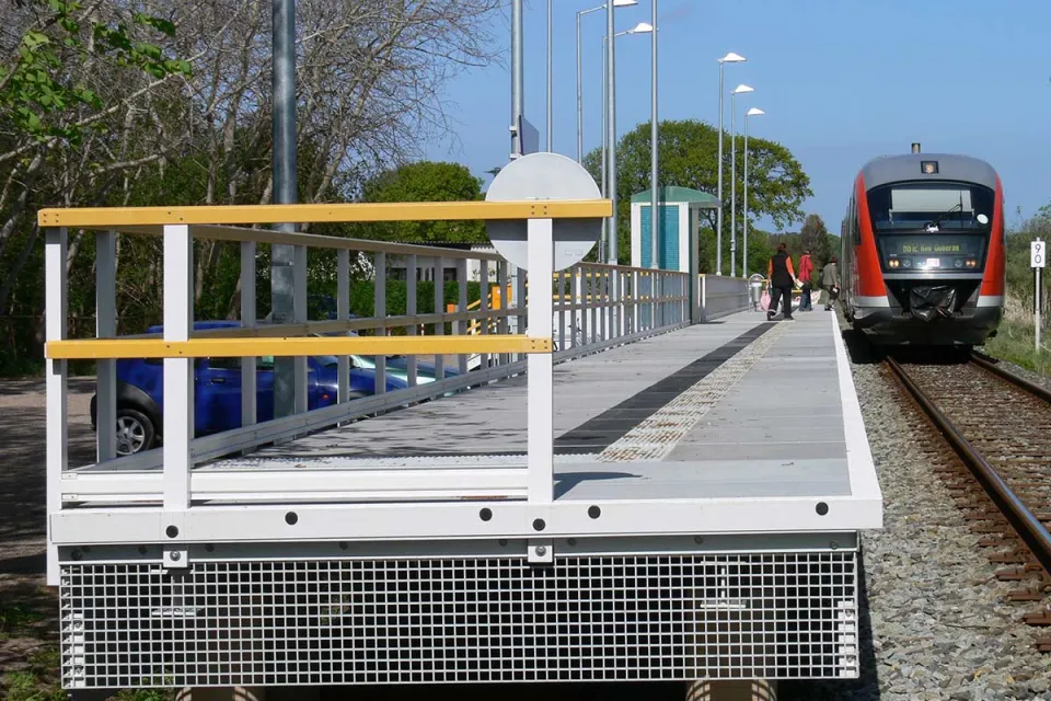 Perony kolejowe z TWS