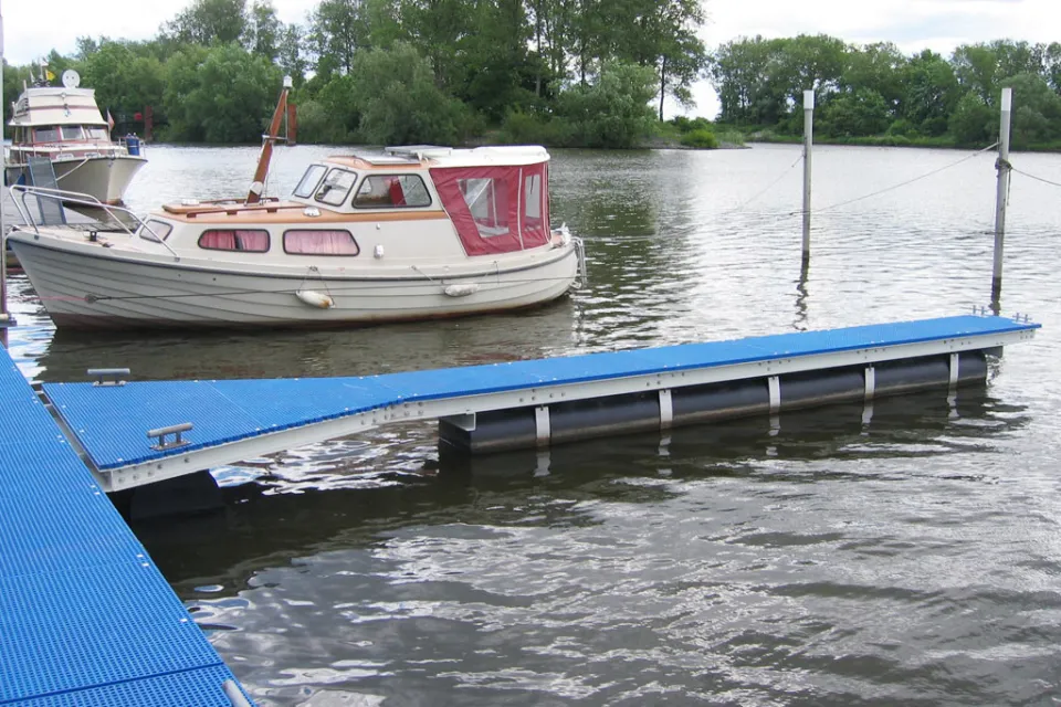 Steg substructure made of GRP